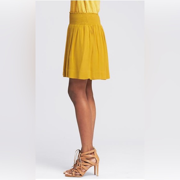 Banana Republic smocked skirt with pockets - Picture 2 of 5